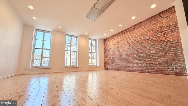 Photo - 136 N 3rd St Unit 3