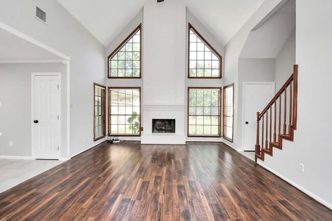 Photo - 315 Muirwood Ln
