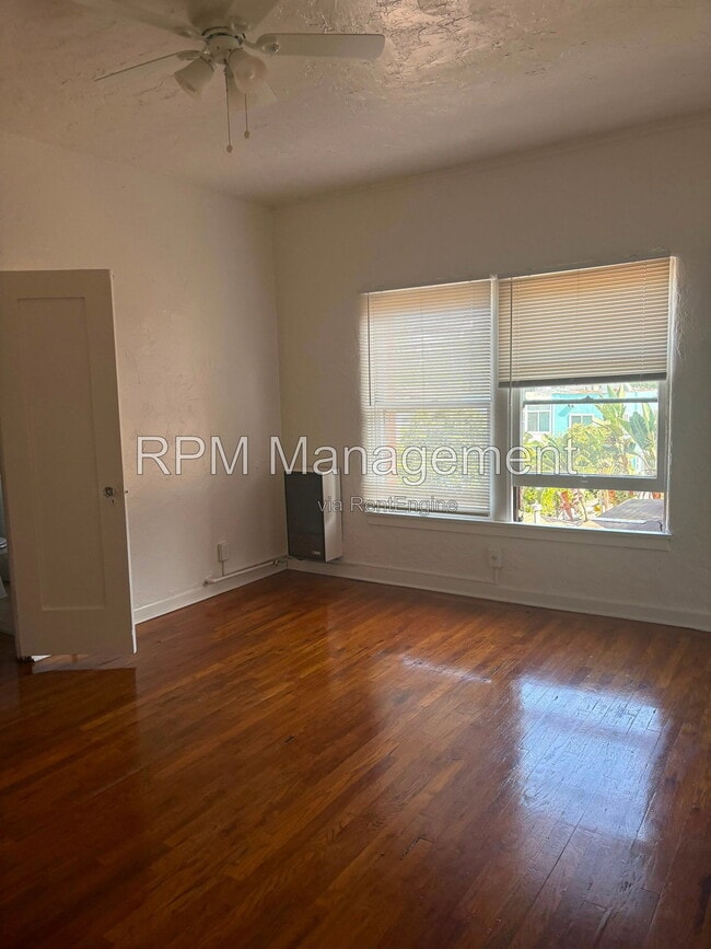 Building Photo - 1845 N Gramercy Pl Unit 304
