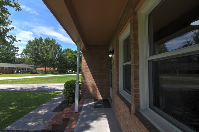 Photo - 105 Sandy Ln