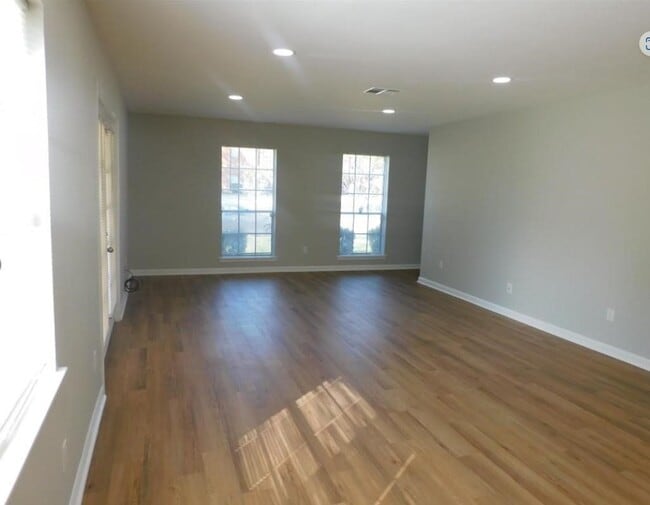 Photo - 10402 Belfast Rd