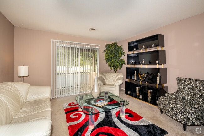 1BR, 1BA - 675SF - Family Room