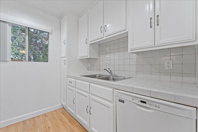 1755 Sherman Pl Unidad 205