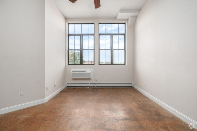 1BR, 2BA - 1,050SF - Living Room - Franklin View Terrace