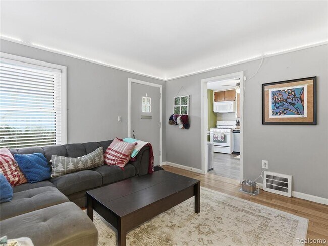 Photo - 922 N Maple Ave