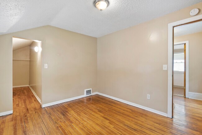 Photo - 1006 Logan Ave N