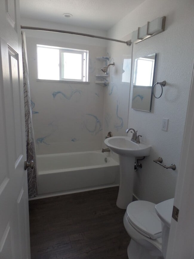 Photo - 2 + Bedroom / 1 1/4 Bath Home in Downtown Rodeo