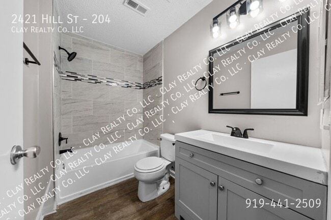Building Photo - 2421 Hill St Unit 204