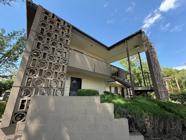Building Photo - Spacious One-Bedroom Condo in Millcreek!