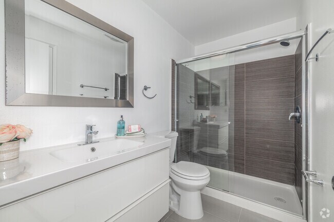 2BR, 2BA - 1,200SF - Bathroom