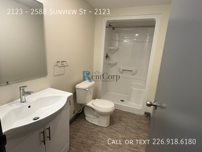 Photo - 258B-258B Sunview St