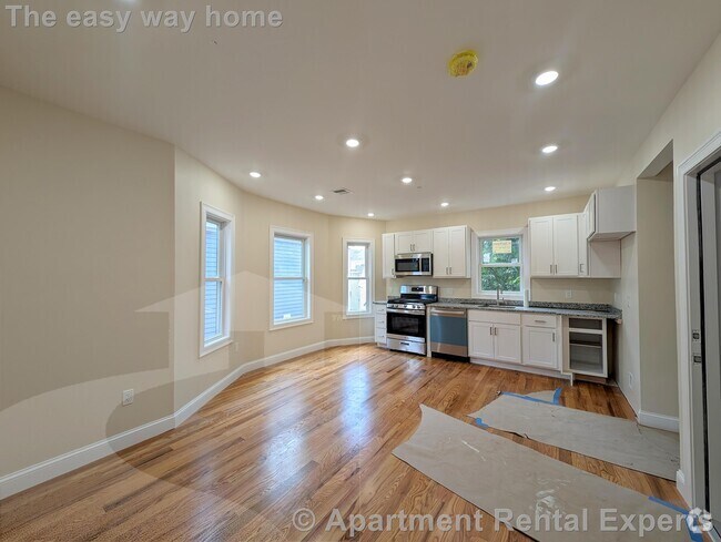 Building Photo - 22 Holyoke Rd Unit 2 Rental