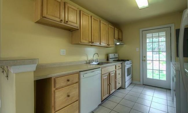 Photo - 1614 Westhill Rd