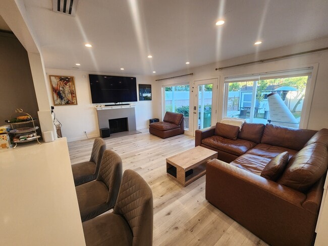 Building Photo - 7000 Andasol Ave