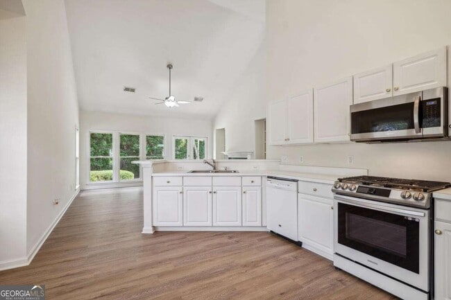 Photo - 1118 Sadlers Close