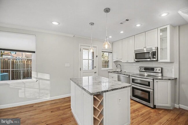 Photo - 4885 S 28th St