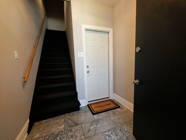 Photo - 1411 N Maplewood Ave Unit #2