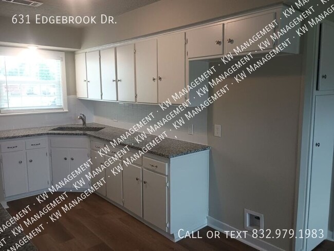 Photo - 631 Edgebrook Dr