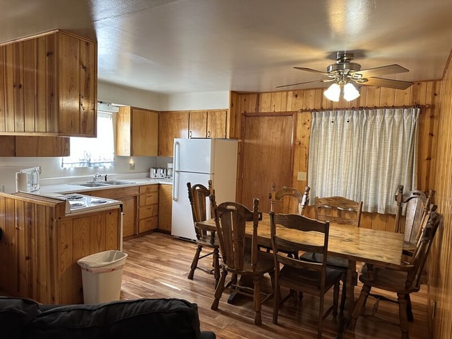 Photo - 237 E White Mountain Blvd