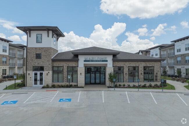 Leasing Center - Marlowe Wellington