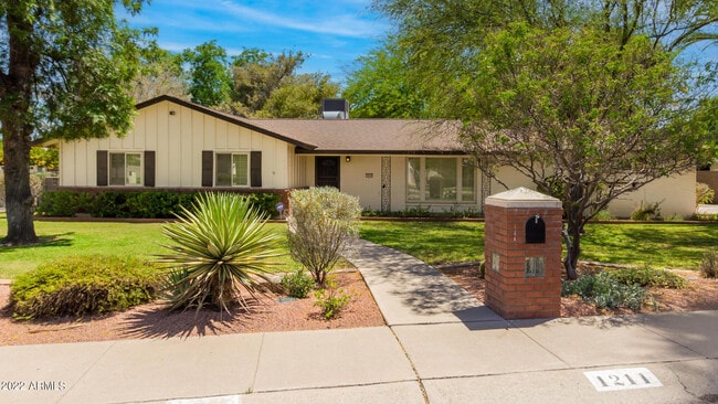 Photo - 1211 W Hayward Ave