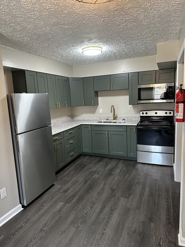 Photo - 320 Clintonville Rd