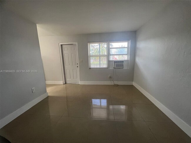 Building Photo - 1285 NW 60th St Unit 4