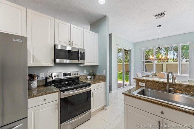 2170 SW Cape Cod Dr