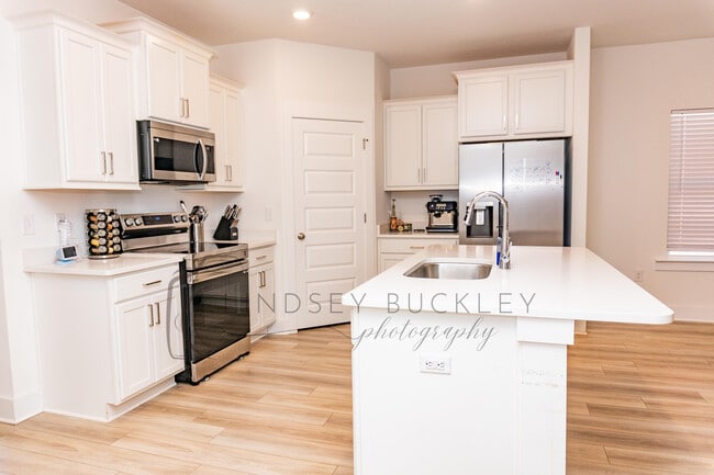 Photo - 114 Blooming Cv