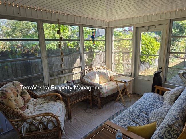 Photo - College rental 5 bedroom 4 bathroom Now sh...