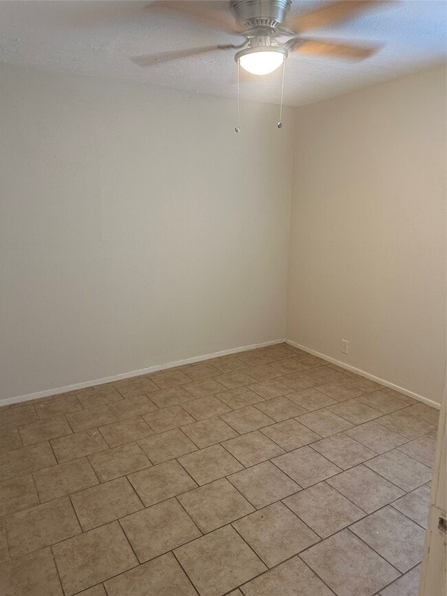 Building Photo - 9301 Chesterfield Dr