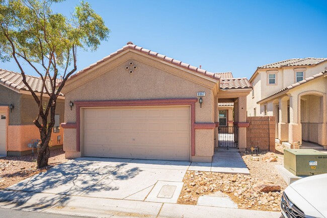 Building Photo - Beautiful 4 Bedroom 2.5 bath Home in the Southwest!