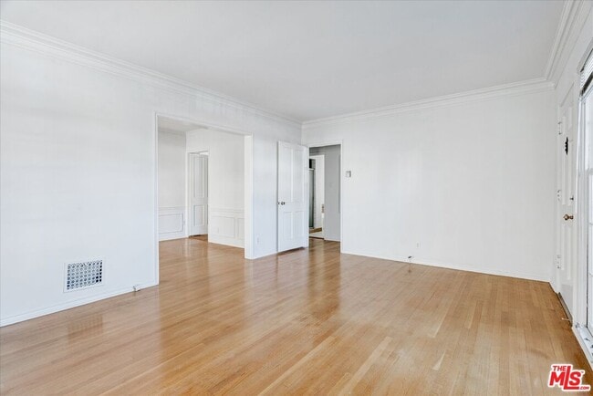 Photo - 142 N Hamilton Dr Unit A