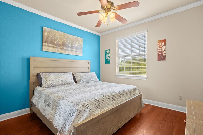 Photo - 1402 Parker Ln