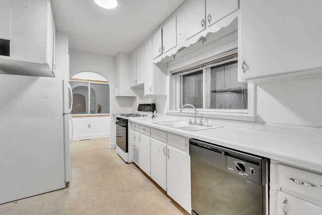 Photo - 1115 W 11th St