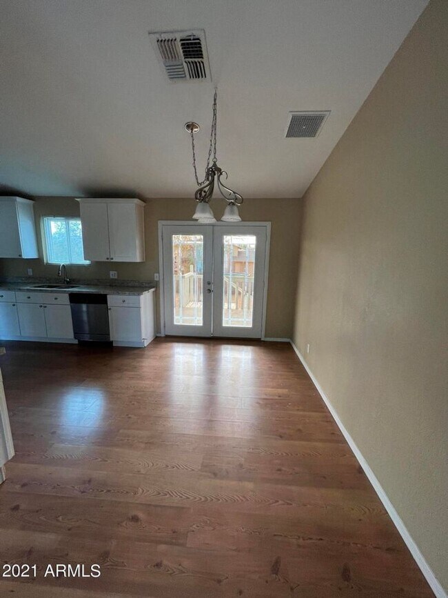 Photo - 4043 E Holmes Ave