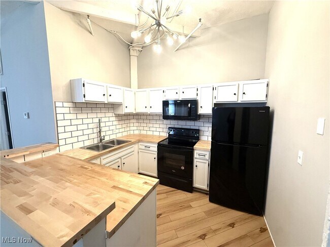 Photo - 1133 W 9th St Unit 202