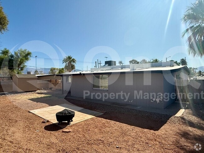 Building Photo - 518 S Mann Ave Rental