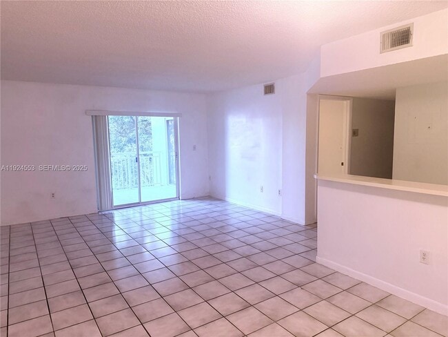 Building Photo - 8540 SW 212th St Unit 308