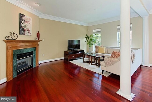 Photo - 5060 Kilburn St