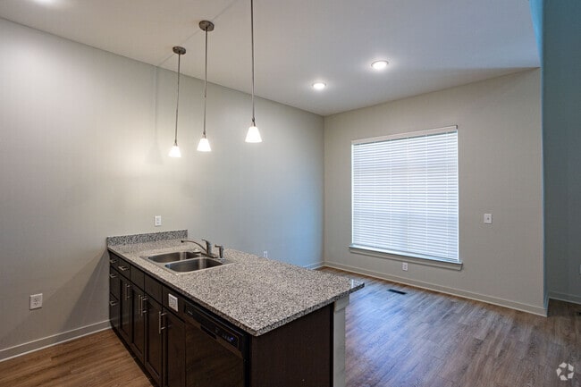 3BR, 2BA - 1618SF