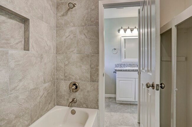 Photo - 1803 Jones St