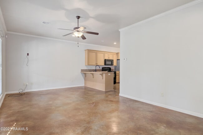 Photo - 124 Deraney Ln