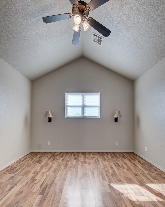 Photo - 4986 Raintree Cir