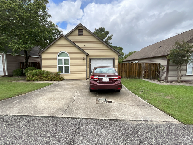 Building Photo - "Newly renovated home in well located comm...