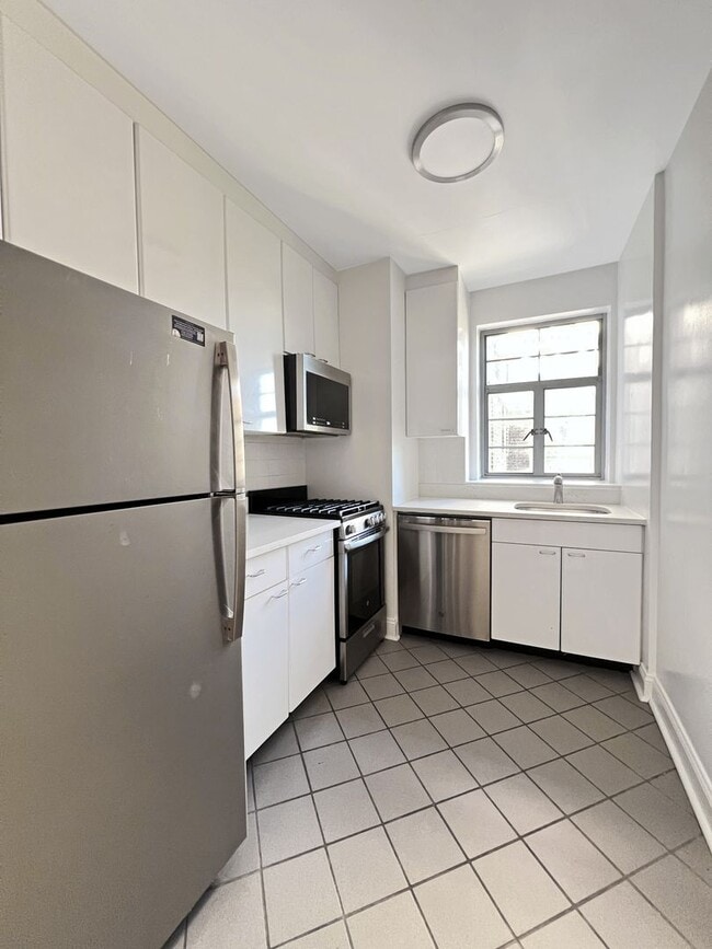 Photo - The Leslie — A Private Garden Enclave for the Modern New Yorker Unit 55W