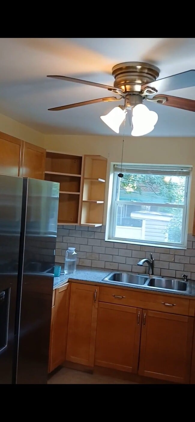 Photo - 2333 Wallace Ave Unidad Ground floor