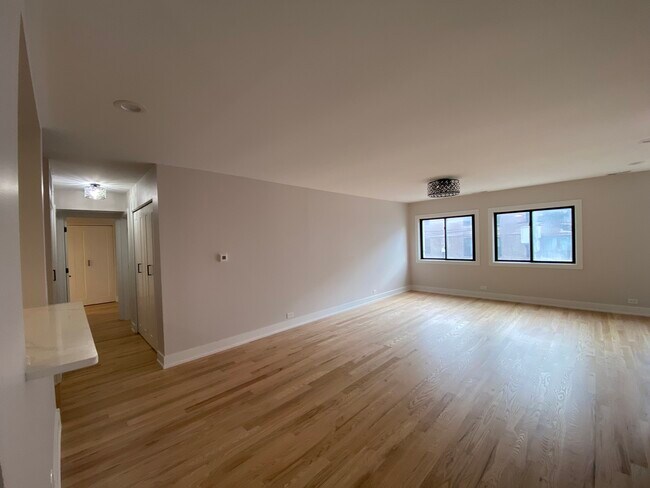 1455 W Fullerton Ave
