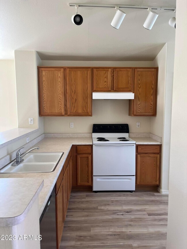 Photo - 1744 E Robin Ln