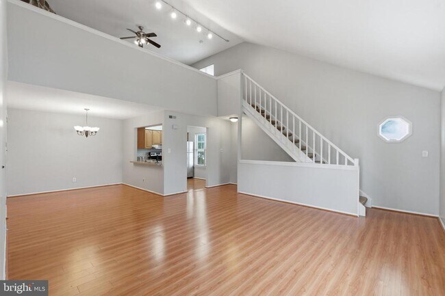 321 Delancey Pl Unit B
